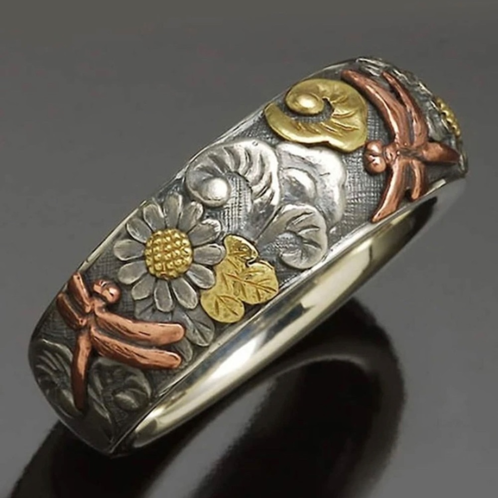 Women’s or Men’s Floral Design Ring